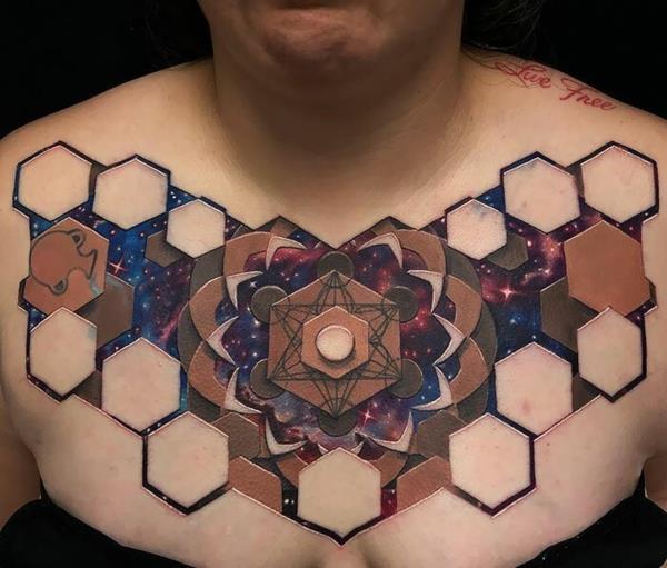 3d tatuointi rinnassa tatuointi abstrakteja aiheita