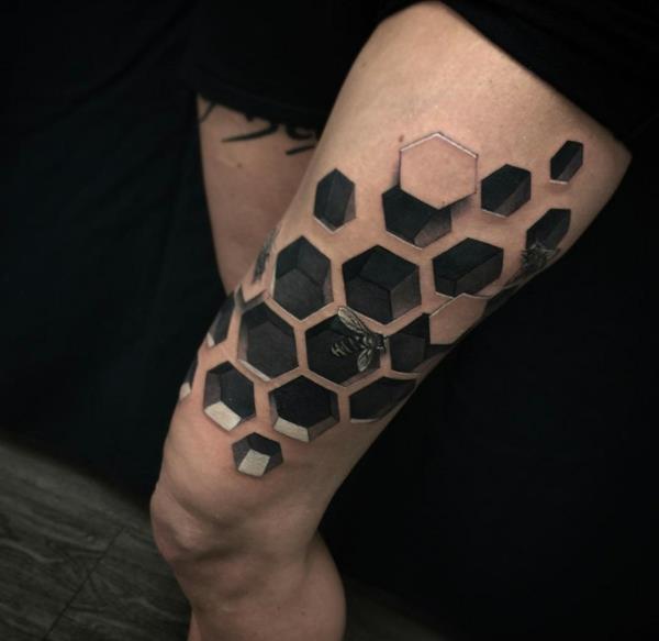 3d tatuoinnit musta työ mehiläispesä reiden tatuointi