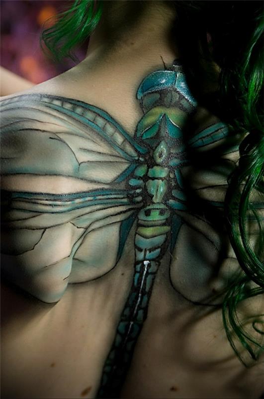 3D -tatuoinnit takaisin värikäs sudenkorento