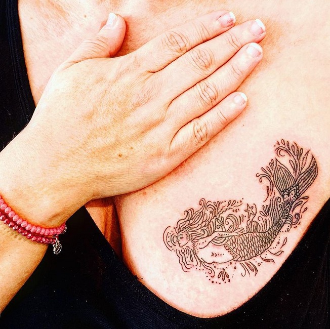 Øverste bryst tatoveringsdesign