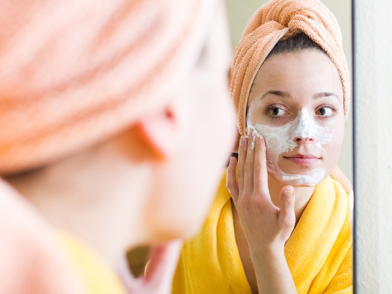 Sådan bruges smør ansigtsmaske til hudblegning