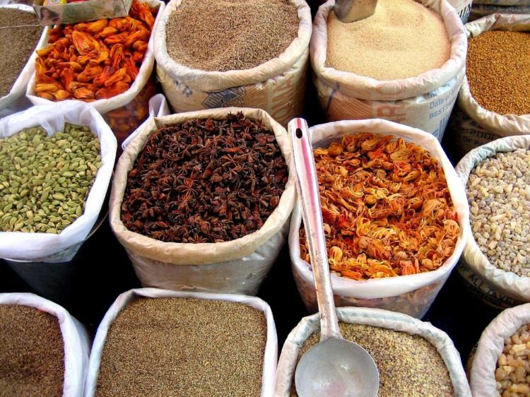 5 Tyypillisiä intialaisia ​​mausteita