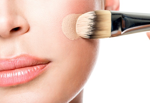 Brug ikke foundation make -up om sommeren