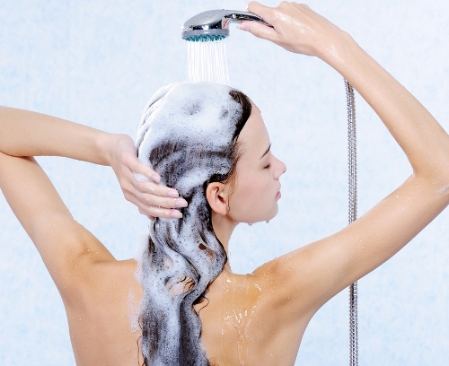 Tips til at få dit hår til at vokse hurtigere hårvask