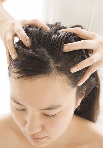 Massage til hår vokser hurtigere