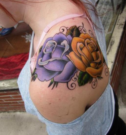 Ideiglenes nagy rózsák tetoválás lányoknak