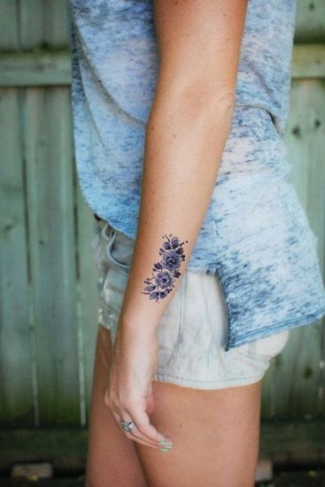 Kézi ideiglenes rózsák tetoválás