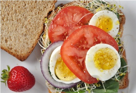 Æg og tomat sandwich