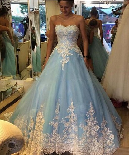 Himmelblå stropløs lang brudekjole