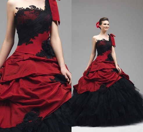 Fekete és vörös bársony menyasszonyi ruha