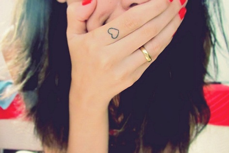 kis tetoválásminták lánynak az ujján