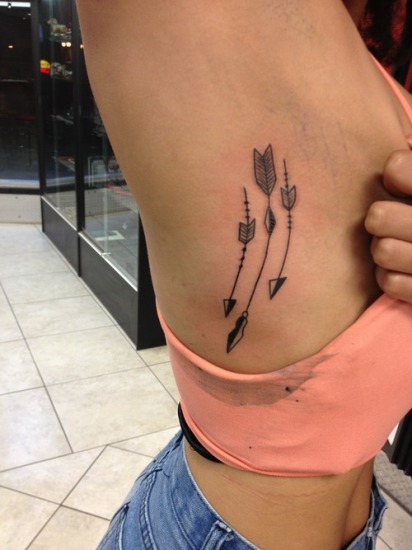 Three Arrows Tattoo Designs for Girls ribben