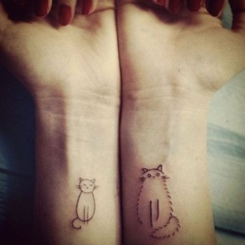 Små katte tatoveringsdesigner til begge hænder