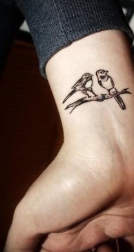 Søde fugle på gren -tatoveringer til håndled