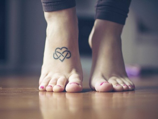 Kis Infinity Heart Tattoo Designs on Foot