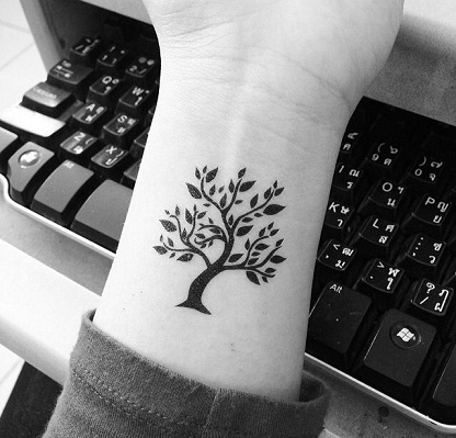Lille og smukt træ tatoveringsdesign