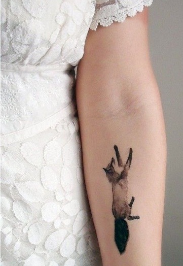 Small Fox Tattoo Design til hænder