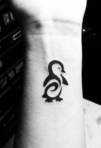 Sød pingvin lille tatoveringsdesign