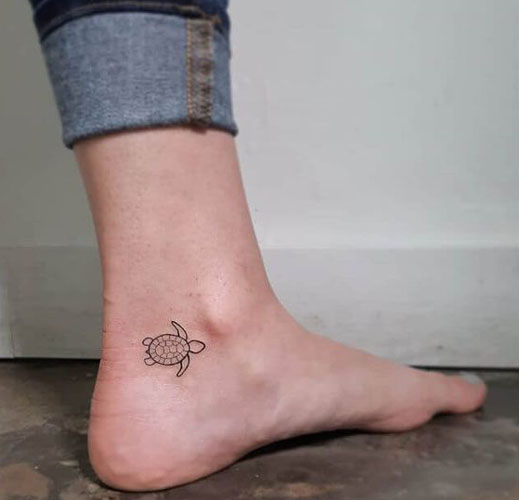 Lille tatovering på anklen