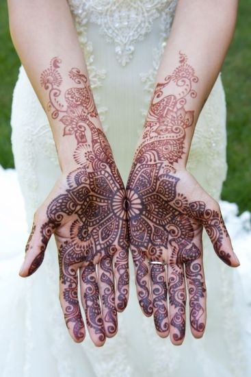 Traditionelle blomster Mehndi designs