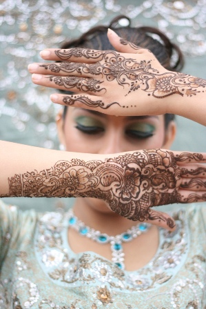 Vidunderlige begge hånd Mehndi -mønstre