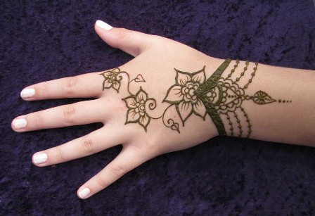 Mehndi -mønster på håndleddet