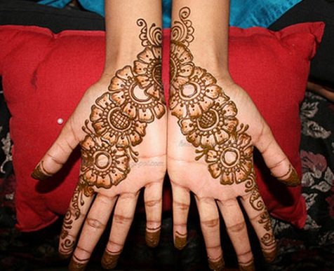 Diagonal Mehndi Design til hænder