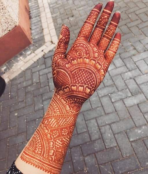 moderne hånd mehndi design