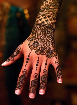 Pakisztáni menyasszonyi Mehndi Design kézhez