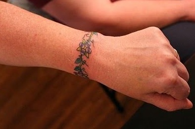 Virágcsík tetoválás minták lányoknak
