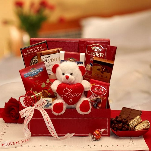Csokoládé kosár Valentin -ajándéknak