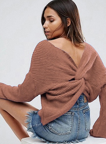 Csavart hátú női pulóver