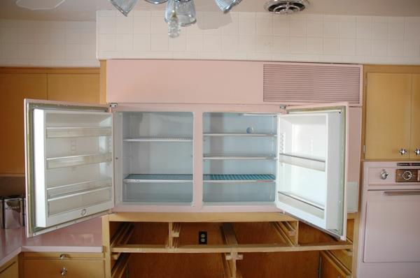 50 -luvun avoin jääkaappi vaaleanpunainen