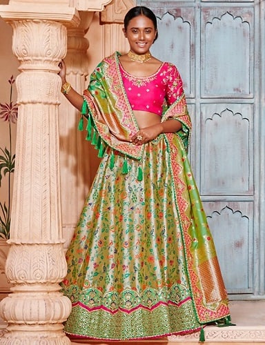 Selyem Lehenga