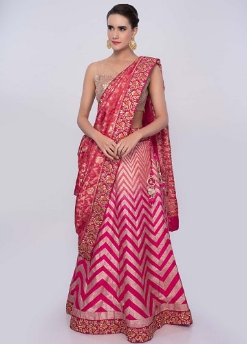 Lyserød Lehenga