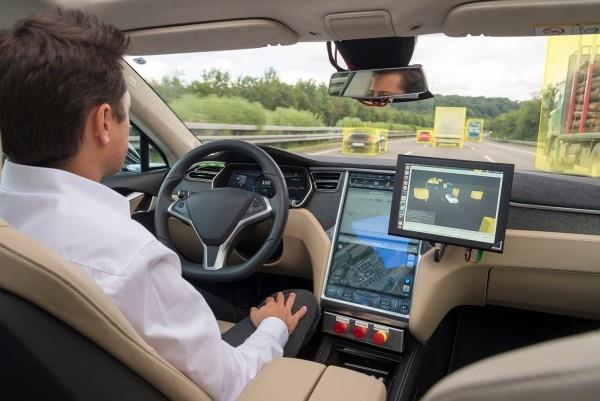5G -yhteensopivista autoista tulee pian totta ja parannamme turvallisuuttamme itsenäiset autot ovat pian täällä
