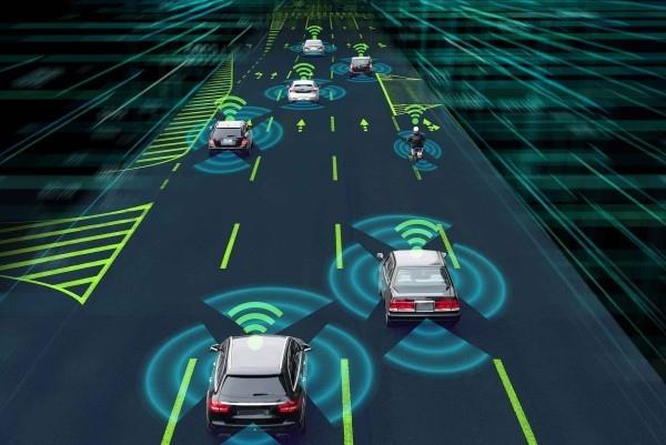 5G-yhteensopivista autoista tulee pian totta, ja turvallisuutemme parantaa eri ajoneuvojen yhdistämistä toisiinsa