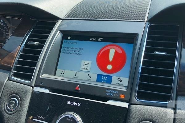 5G-yhteensopivista autoista tulee pian totta, ja turvallisuutemme parantaa muiden tienkäyttäjien varoitusta