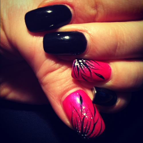 Pink og sort Gelish Nail Art Design