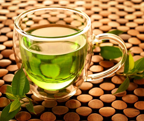 Sukker, grøn te og honningskrubbe til eksfoliering
