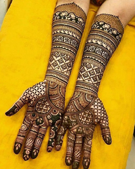 Symmetriske Mehndi Designs Bryllupshænder