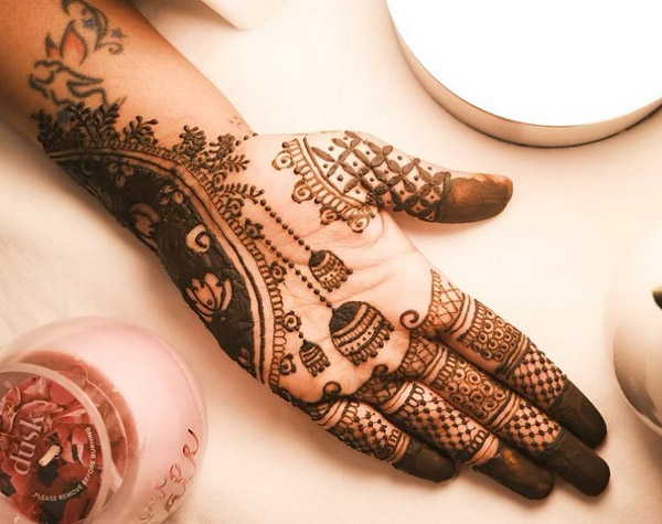 Quirky og simpelt Mehendi -design