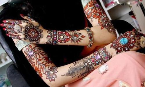 Sort og rød brude Mehandi designs