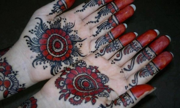 Fekete Mehndi a menyasszony kezéhez