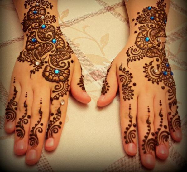 Nászutas Mehandi Designs for Engagement