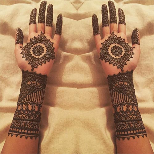 Curvy Mehndi Design til håndledene