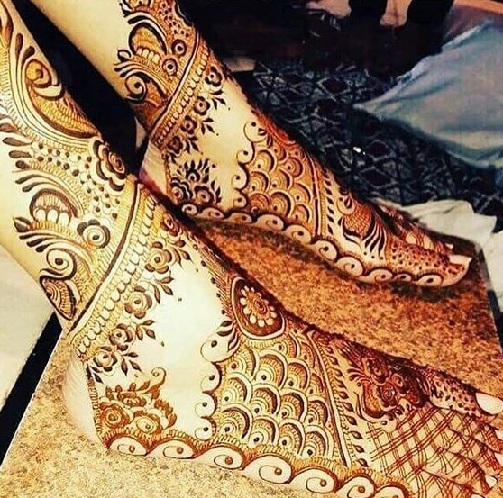 Legs Mehndi Design Natural