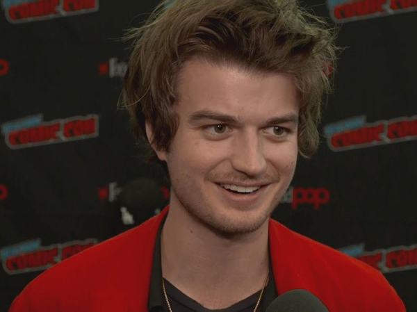 Joe Keery Hajvágás közepes hajra