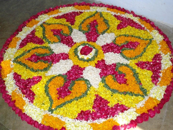 Kolam Rangoli med blomster