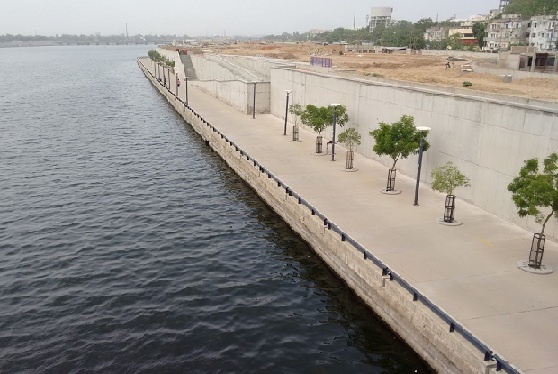 parker-i-ahmedabad-sabarmati-flod-front